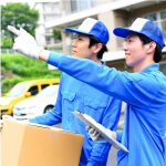 ピアノ専門の運搬スタッフが搬出をするイメージ