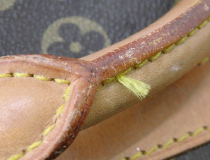 ほつれのあるブランドバッグ