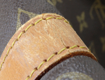 ひび割れしているブランドバッグ